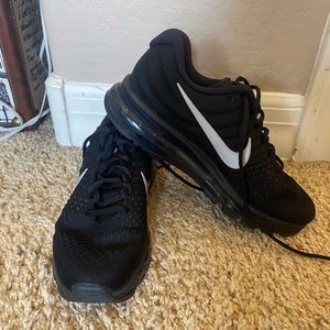 Black Nike Shoes